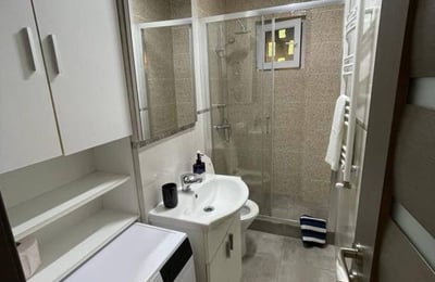 Alquiler de un espacioso apartamento de 3 habitaciones, 75 m², Tomis Nord, Constanza, Rumanía